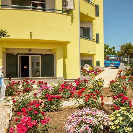 Appartement 150m From The Beach Pirovac