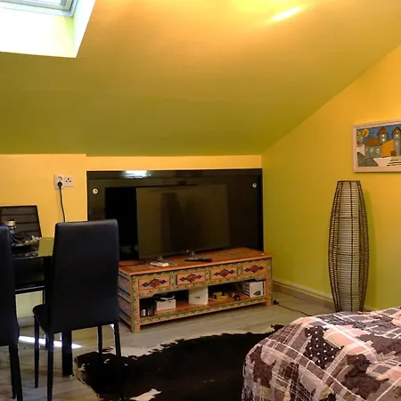 150m From The Beach Apartment *