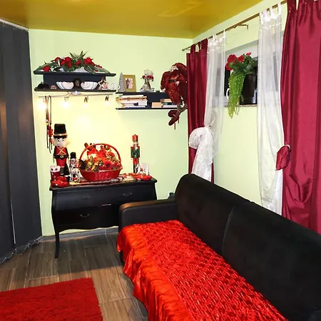 150m From The Beach Appartement Pirovac