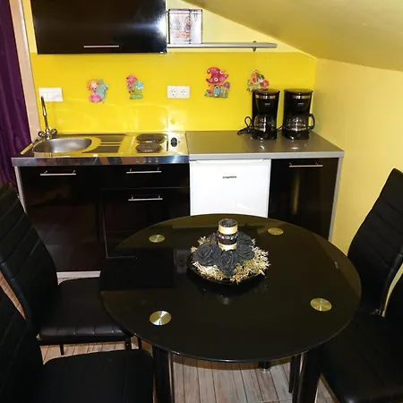 150m From The Beach Appartement Pirovac