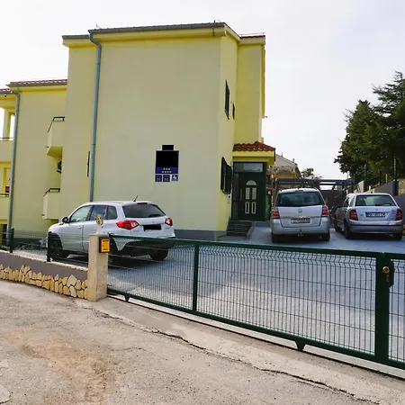 150m From The Beach Apartment Pirovac