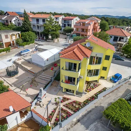 150m From The Beach Apartment *