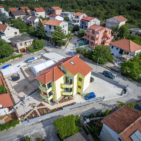 Appartement 150m From The Beach Pirovac